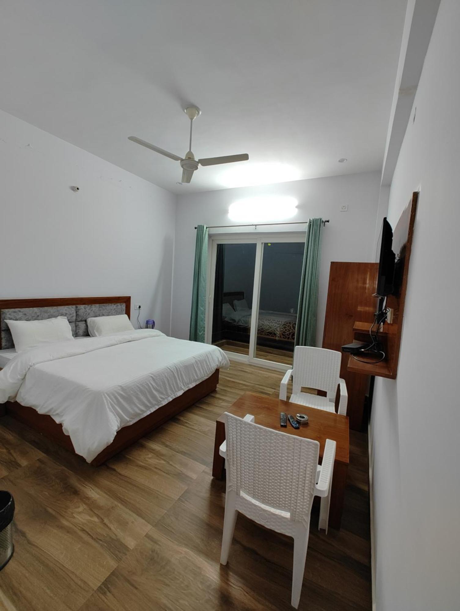 Hotel Anantam Residency Uttarkāshi Zimmer foto